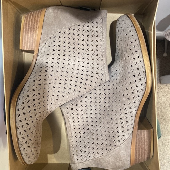 Like New~ Lucky Brand “Bergyn” perforated bootie - Picture 10 of 10
